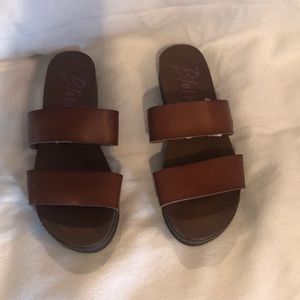 Blowfish sandal